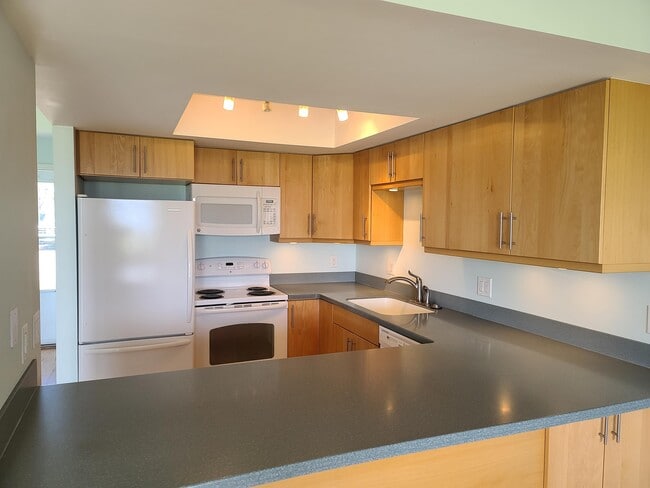 Building Photo - 1728 Edwards Dr