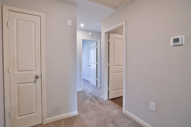 Building Photo - 6393 Raibow Row