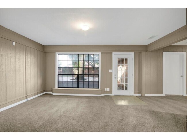 Building Photo - 100 Hacienda Dr