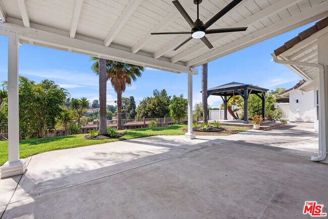 Building Photo - 655 Calle Ladera