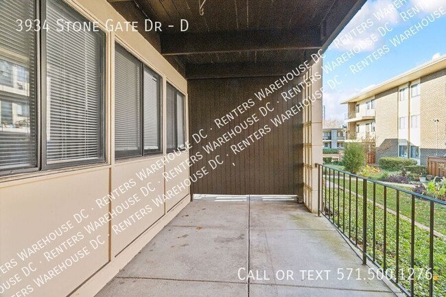 Building Photo - Move in ready! 1Bd/1Bth home in the gated ...