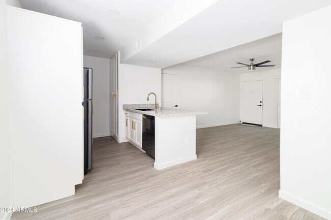 Building Photo - 2938 N 61st Pl