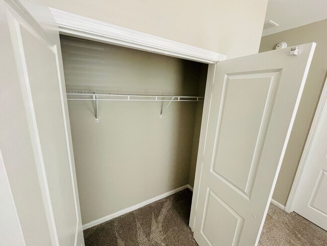 Building Photo - 4BD/4.5BA in ROWANDALE! SHORT TERM RENTAL ONLY.