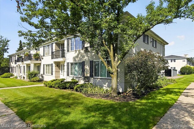 Building Photo - 100 W Hickory Grove Rd