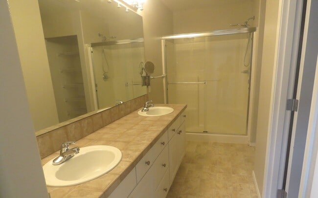 Building Photo - 3bd/2.25ba Renton House