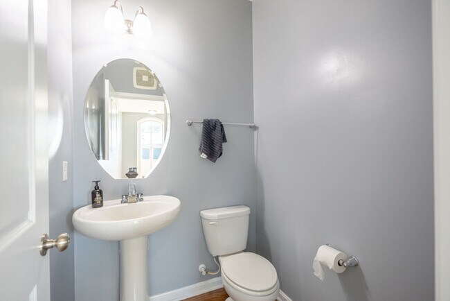 Building Photo - Lovely 3 BR/2.5 BA Townhome in Lanham!