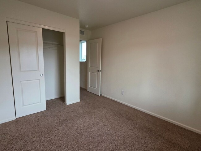 Building Photo - MASSIVE 5 Bedroom Home In Bennett!