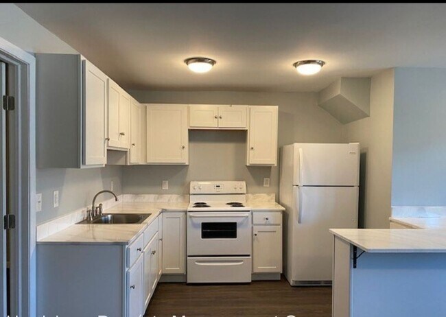 Building Photo - 345 S Front St