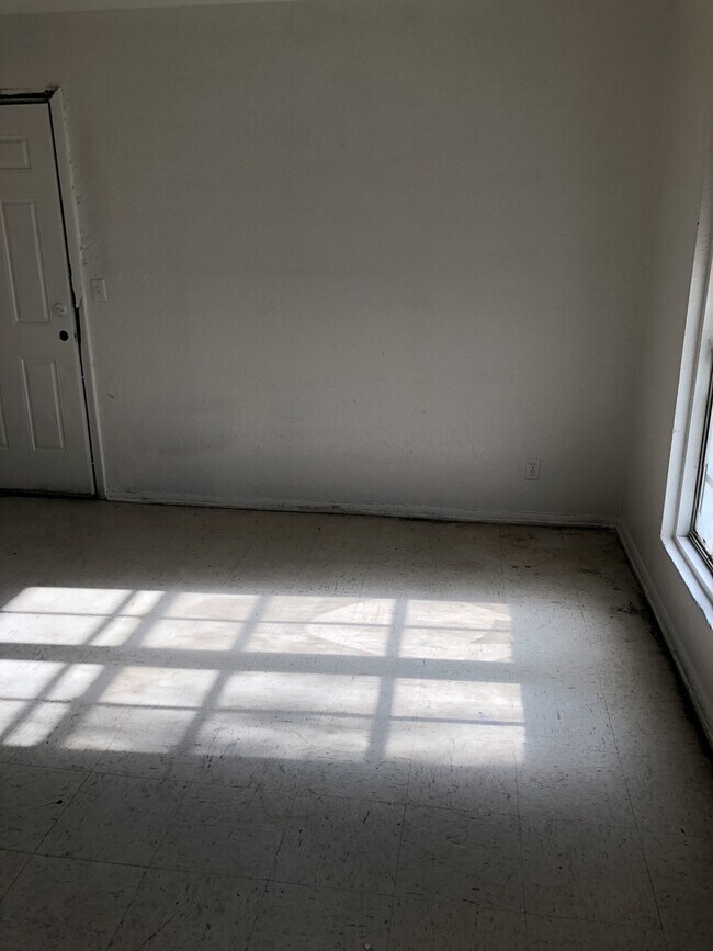 Building Photo - 1816 N St Louis Ave