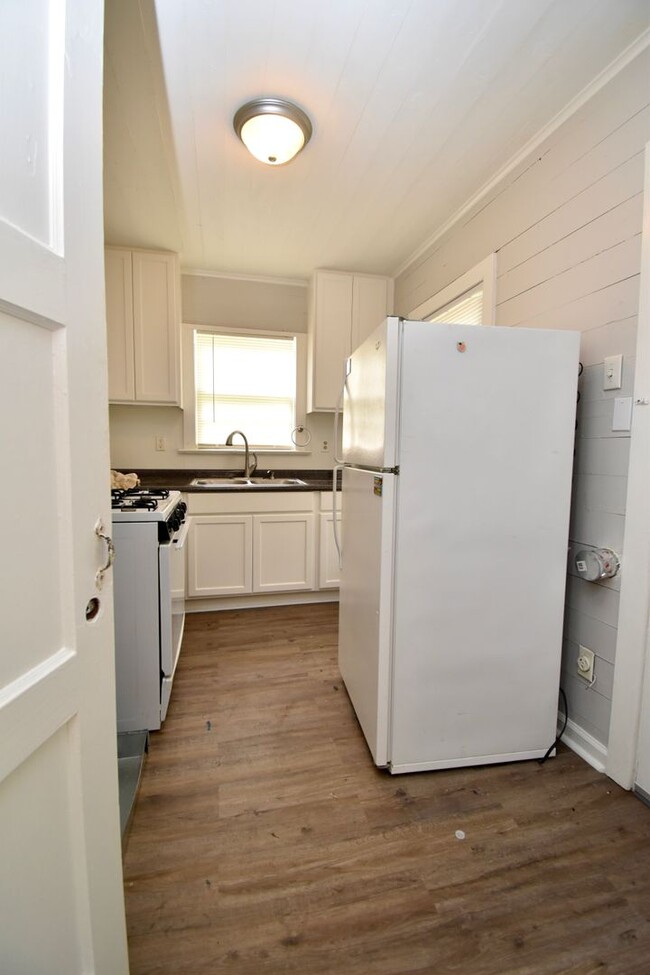 Building Photo - Walking Distance to LA Tech!