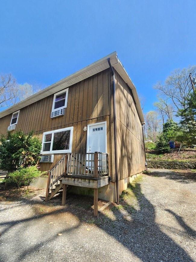 Primary Photo - West Asheville Apartment!