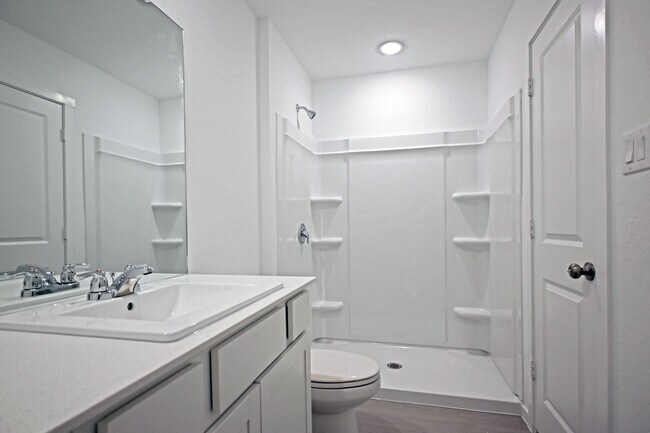 Building Photo - 2423 Shady Grv