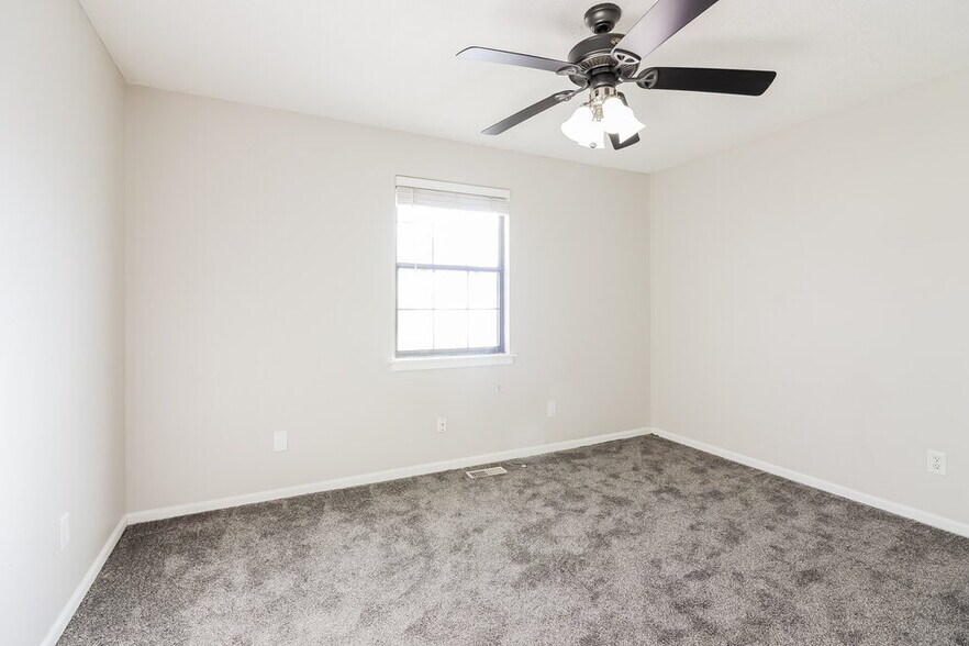 Building Photo - 101 E Pacific Dr