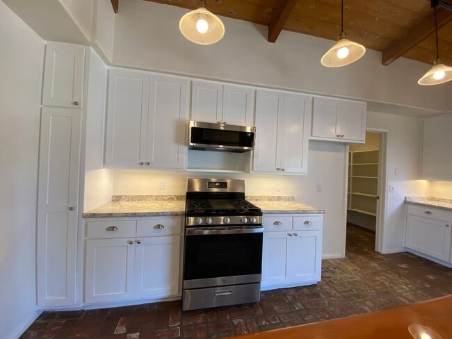 Building Photo - Great 3-Bedroom Home – Peaceful Country Living Just 8 Minutes from Hwy 78!