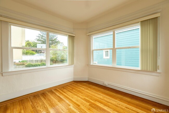 Building Photo - 1301 4th Ave