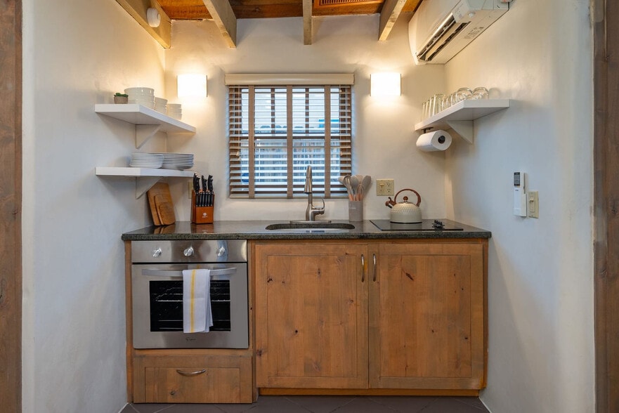 Building Photo - 715 S St Francis Dr