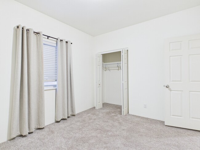 Building Photo - 835 Marquette Loop