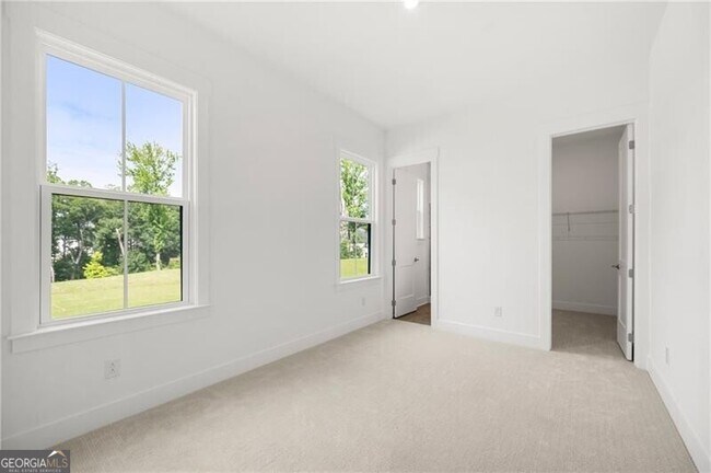 Building Photo - 2815 Medford Dr
