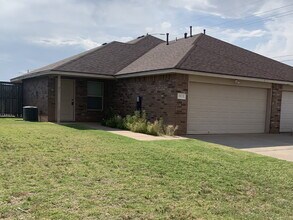 Building Photo - Beautiful duplex in Cooper School District!