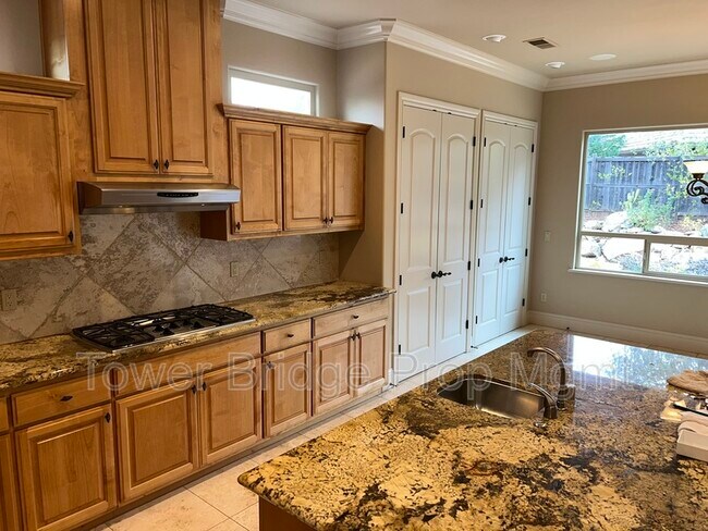 Building Photo - 3766 Mira Loma Dr