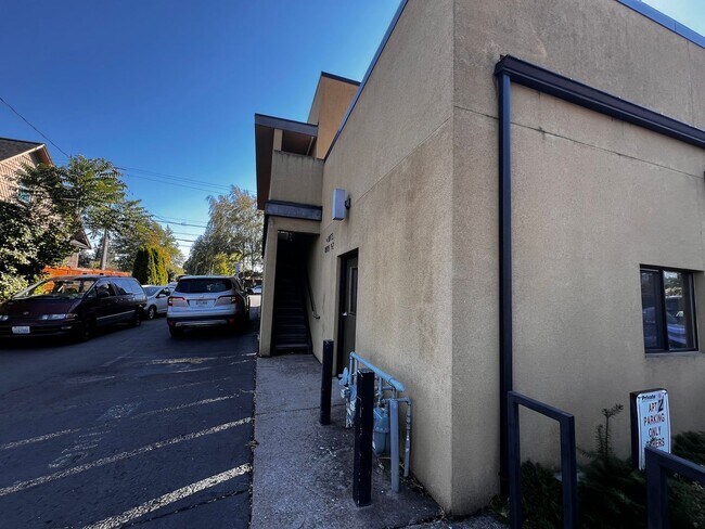 Building Photo - C506-24