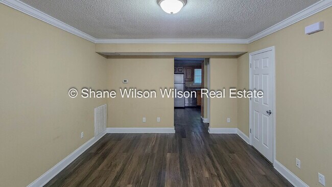 Building Photo - 2 BR / 1.5 with STORAGE in Rossville.  Come View today!!  Move in special! 1/2 off the first mont...