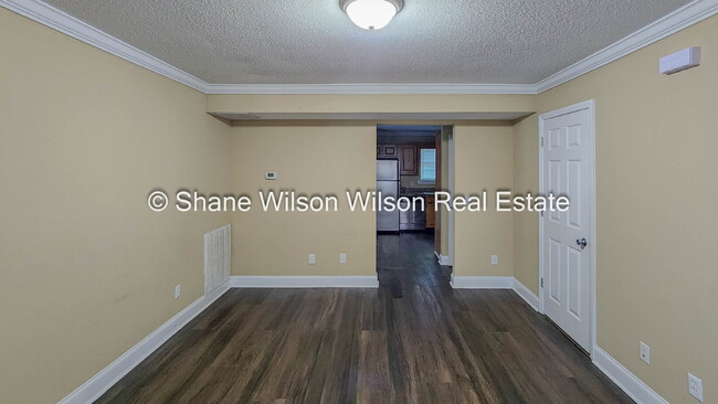 Building Photo - Cozy 2 Bedroom 1-1/2 Bath Duplex in Rossville.  Come View today!!