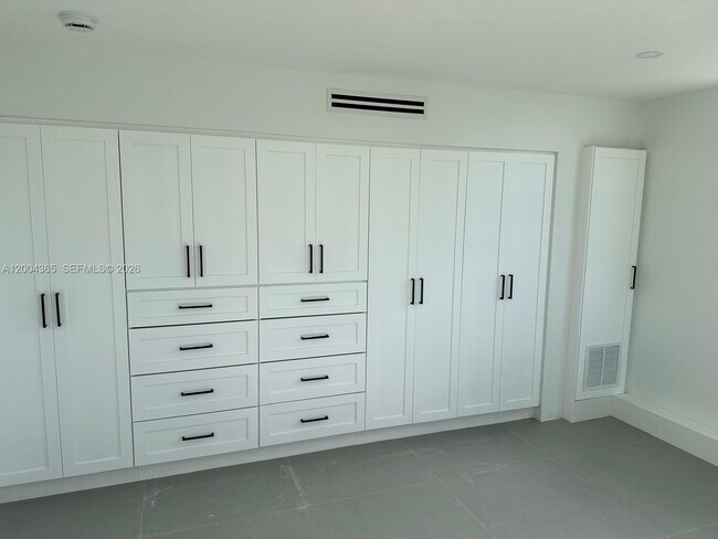 Building Photo - 360 Meridian Ave