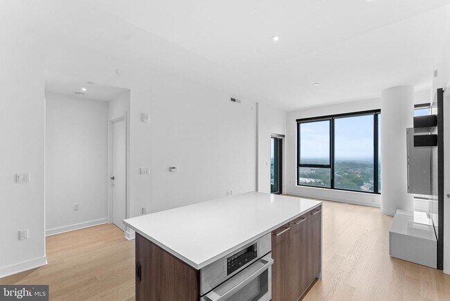 Building Photo - 1650 Silver Hill Dr