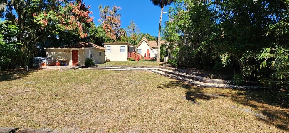 Building Photo - 410 W Howry Ave