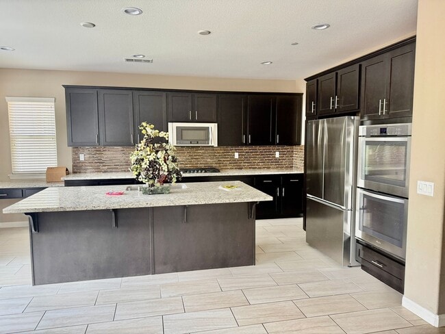 Building Photo - Executive Home in Temecula