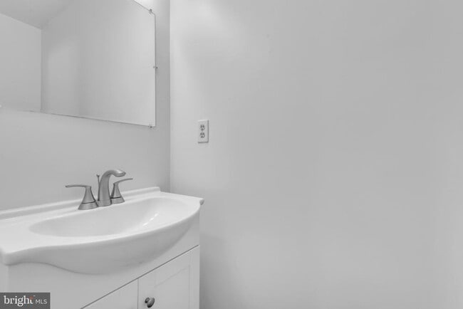 Building Photo - 651 Westphalia Ct