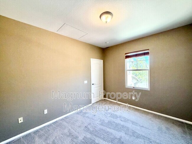 Building Photo - 28853 Sarasota Way