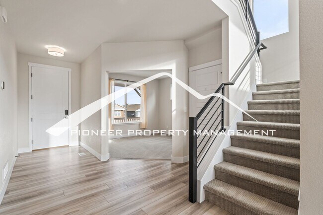 Building Photo - Breathtaking Pikes Peak Views in Desirable Wolf Ranch - 4 bedroom, 3 Full Bath, Office and Loft, ...