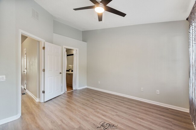 Building Photo - For rent Lake Mary townhouse 2Beth 2.5 bath