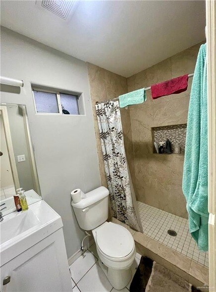 Building Photo - 144 Redwood Rd