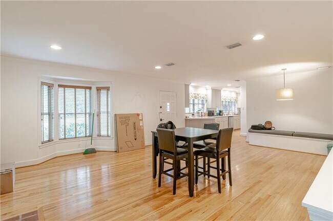 Building Photo - 324 Dalewood Dr