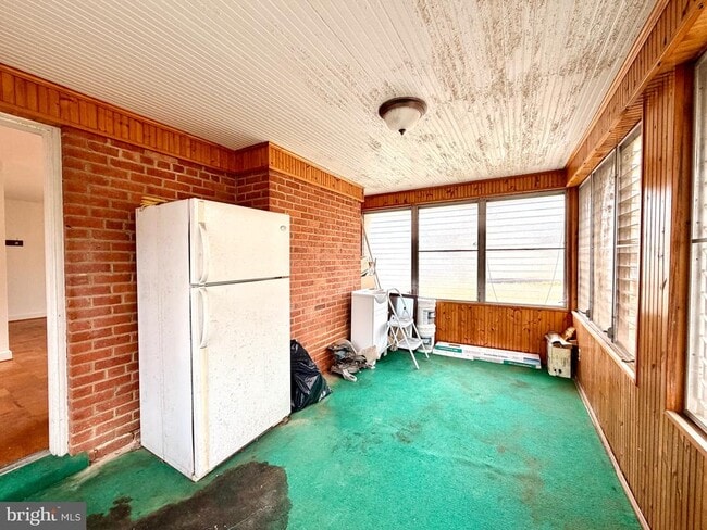 Building Photo - 2121 Patrick Henry Dr