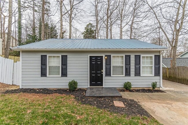 Primary Photo - 2/1 Cottage home in Forsyth Co near Lake L...