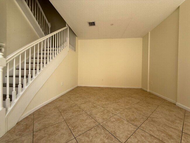 Building Photo - 2793 Shaughnessy Dr