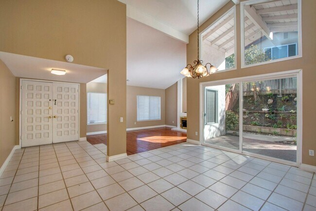Building Photo - Beautiful 4B/2BA Home in Rancho Bernardo for Lease!