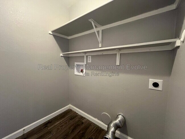 Building Photo - 6246 W Blackhawk Dr