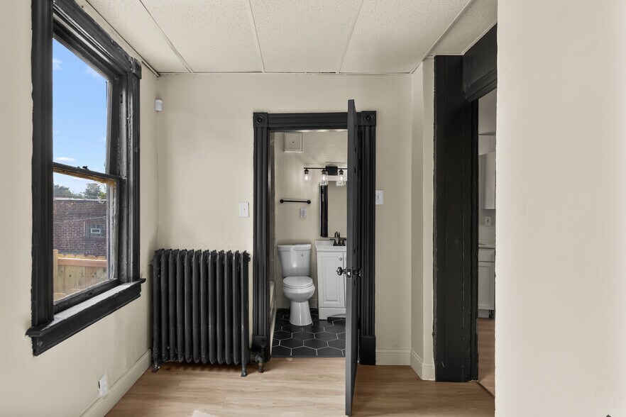 Building Photo - 3630 Tholozan Ave