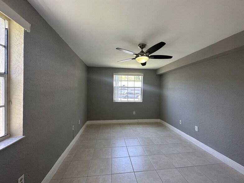 Building Photo - 2820 N Oakland Forest Dr