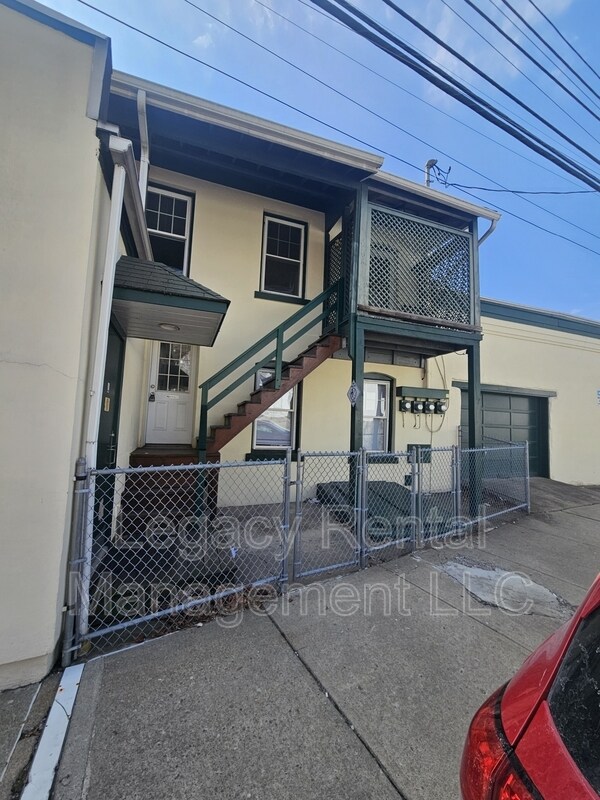 Building Photo - 281 E Main St