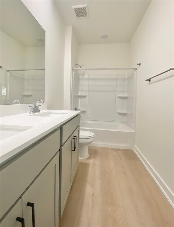 Building Photo - 700 Horseshoe Dr