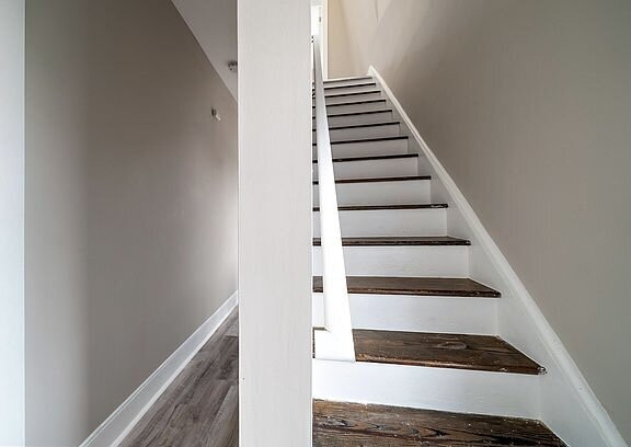 Building Photo - "Charming 3-Bedroom Haven with Elegant Gra...