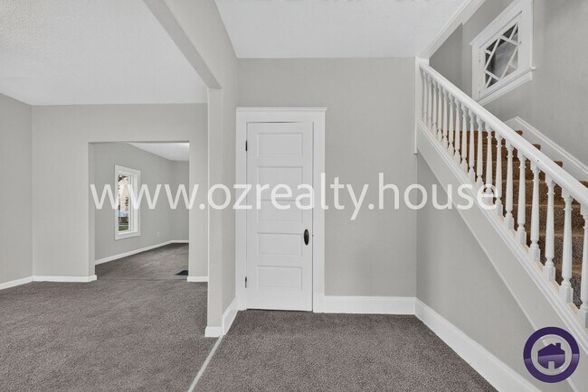 Building Photo - 640 Nesslewood Ave