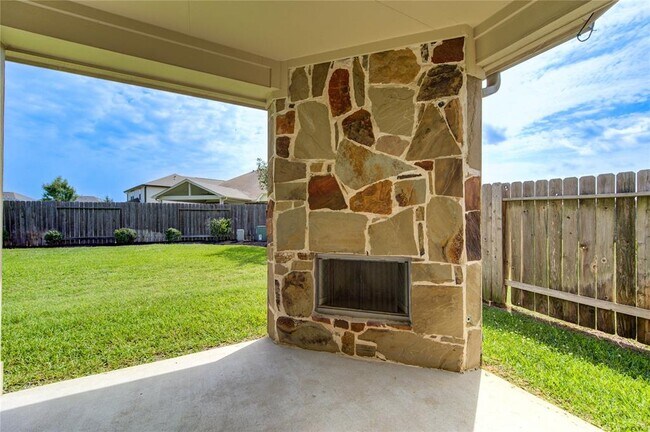 Building Photo - 18318 Russett Green Dr
