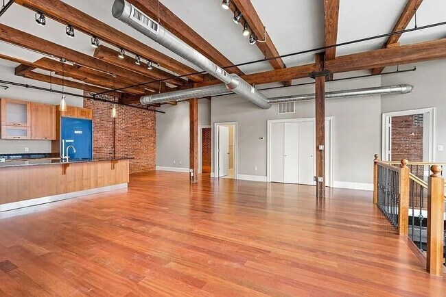 Primary Photo - 126 N Washington St